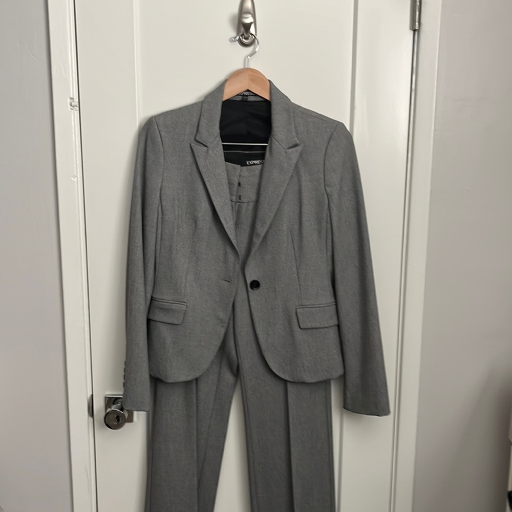 Pants suit